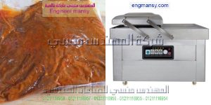 تعبئه الصويا صوص فى اكياس بعد شفط الهواء منها بماكينة فاكيوم لشفط و تفريغ الهواء